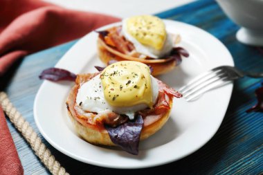 Lezzetli Yumurta Benedict 