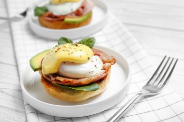 Lezzetli Yumurta Benedict