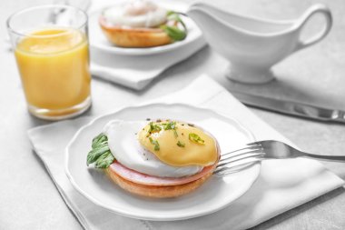 Lezzetli Yumurta Benedict