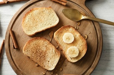 Lezzetli tarçınlı tost