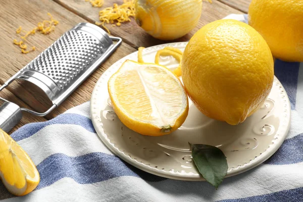 Plate with lemons and grater — Stock Photo, Image