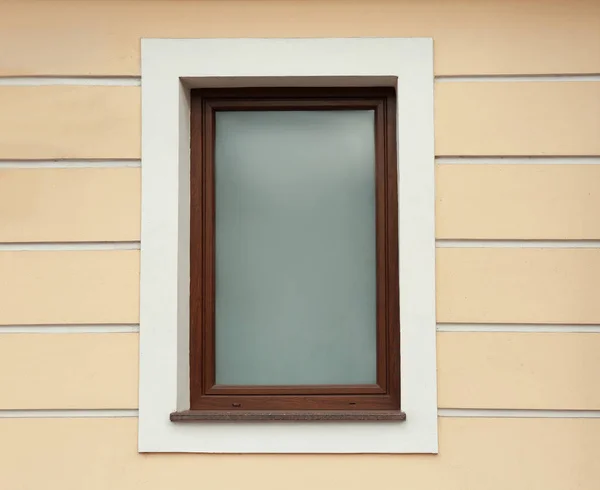 Edificio antiguo con ventana — Foto de Stock