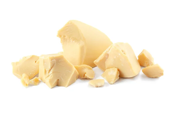 Pedaços de manteiga de cacau sobre fundo branco — Fotografia de Stock