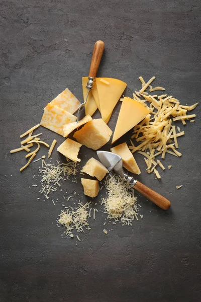Composição com pedaços de queijo diferente — Fotografia de Stock