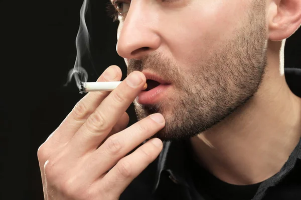 Handsome man smoking cigarette — Stock Photo, Image