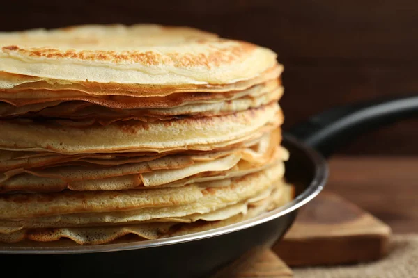 Frittelle saporite su pentola — Foto Stock