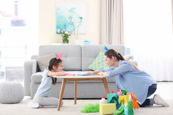 Gelukkig moeder en haar dochter — Stockfoto