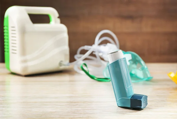 Asthma inhaler and nebuliser — Stock Photo, Image