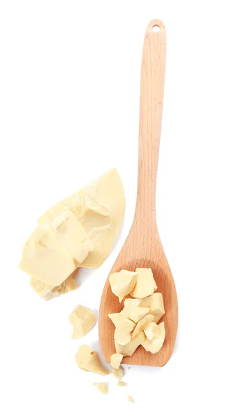 Colher de madeira e pedaços de manteiga de cacau sobre fundo branco — Fotografia de Stock