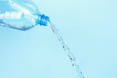 dökme plastik şişe su 