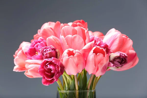 Schöner Strauß Tulpen — Stockfoto