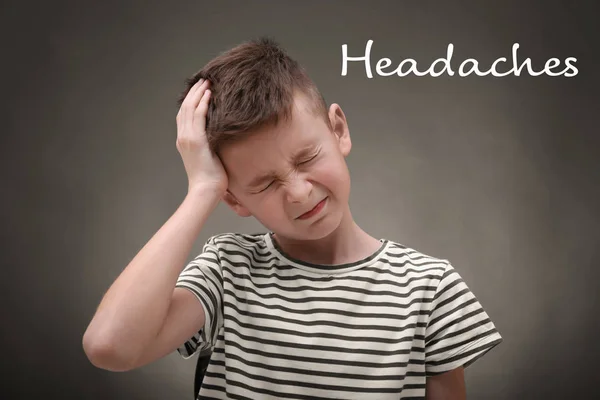 男孩患头痛 — 图库照片