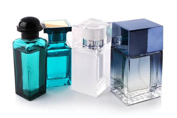 Flaschen modernen männlichen Parfüms — Stockfoto