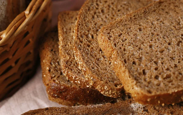 Смачний нарізаний житній хліб — стокове фото