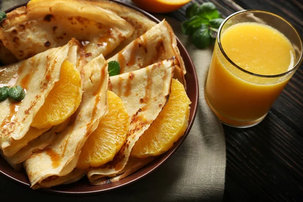 Frittelle con fette di arancia — Foto Stock