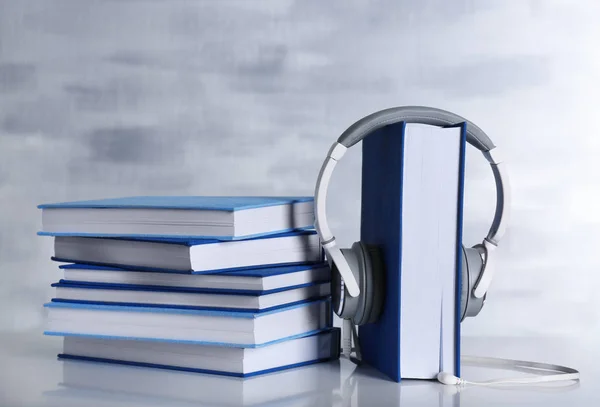 Headphones and books on table — Stock Photo, Image