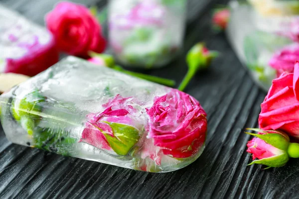 Pop de hielo casero con flores — Foto de Stock