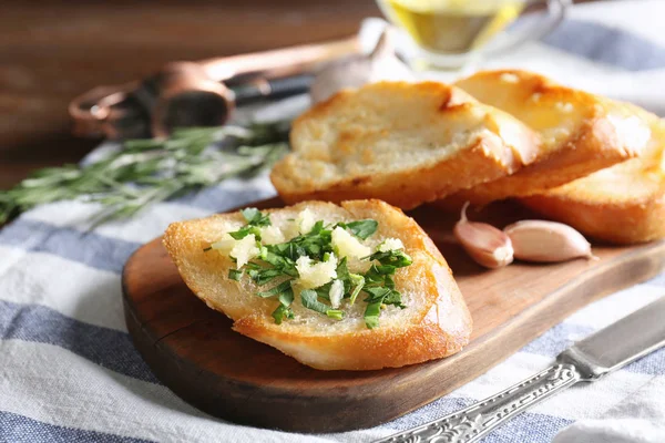 Krajíce chleba s česnekem — Stock fotografie