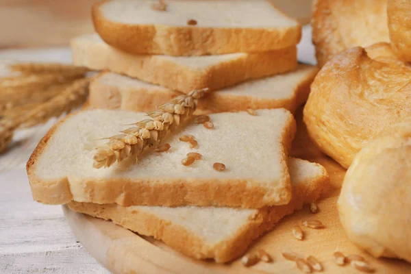 Lezzetli dilim ekmek — Stok fotoğraf