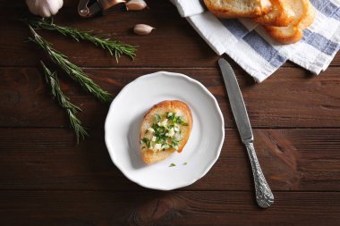 sarımsaklı ekmek dilimi 