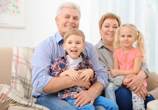 Gelukkig senior paar — Stockfoto