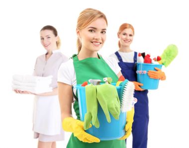 Kapıcı ve Temizleme Servisi beyaz arka plan üzerinde profesyonel ekibi