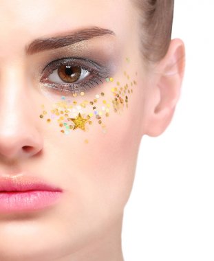  Yaratıcı makyajlı kadın