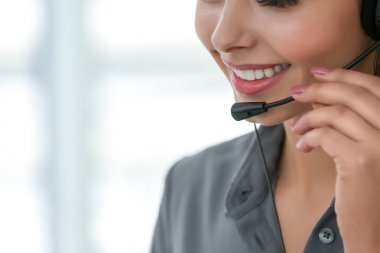 ofiste çalışan teknik destek dağıtıcı