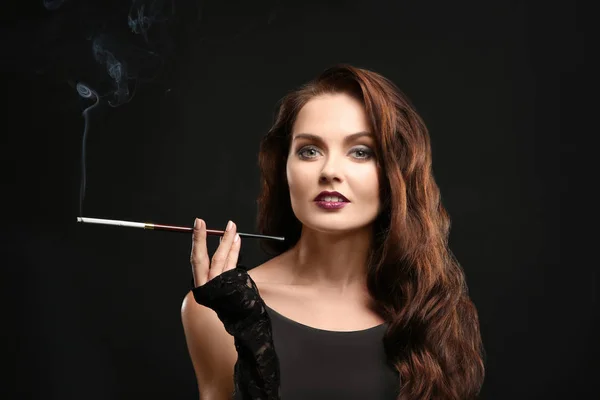 Woman smoking cigar — Stock Photo, Image