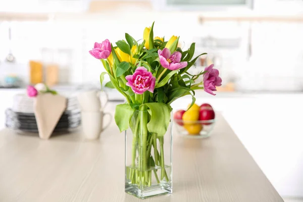 Bouquet di bellissimi tulipani — Foto Stock