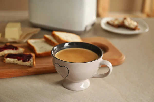 Tazza di gustoso caffè al burro — Foto Stock