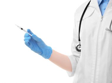 Şırıngalı kadın doktor 