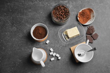 Kahve, tereyağı ve çikolata ile kompozisyon 