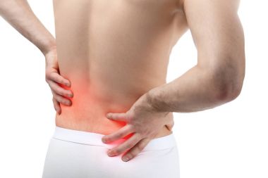 Adam sırt ağrısı acı 