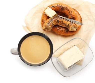 Lezzetli tereyağı kahve ile kompozisyon 