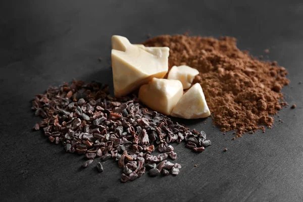 Cacao nibs, boter en poeder — Stockfoto