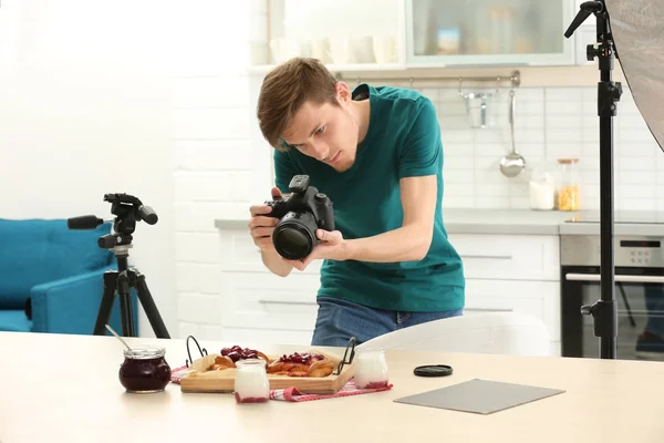 Man Fotografi makanan — Stok Foto