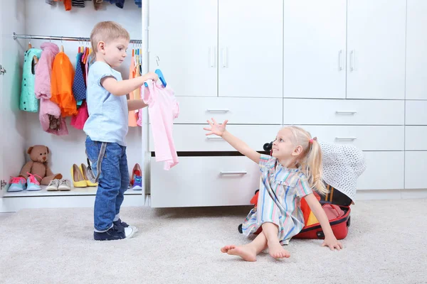 Kids playing in wardrobe — Stock Photo, Image