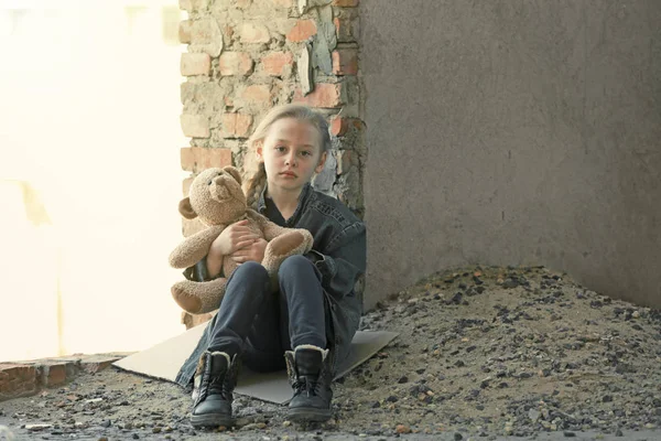 Poor little girl — Stock Photo, Image