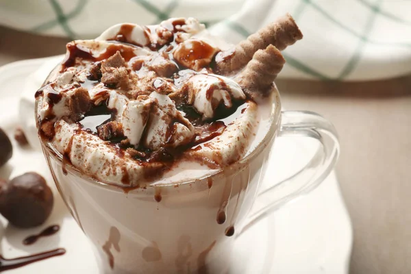Lezzetli kakao içecek fincan — Stok fotoğraf