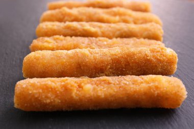 lezzetli Kızarmış peynirli çubuk  