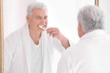 Komuta sizde Diş Temizleme 