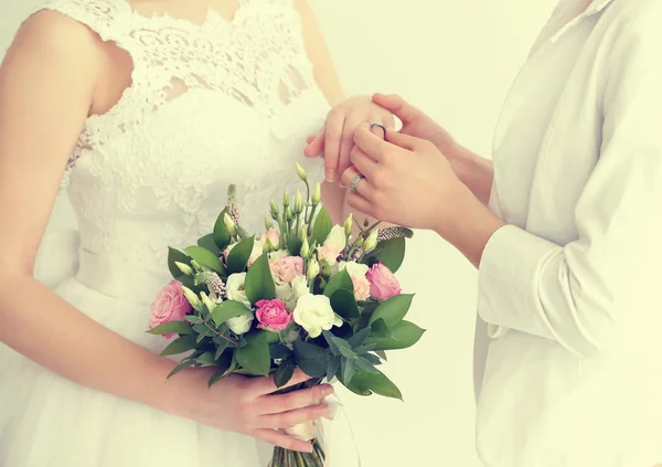 Casal lésbico na cerimônia de casamento — Fotografia de Stock