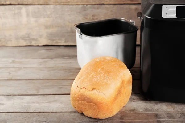 Mesin roti dengan roti — Stok Foto