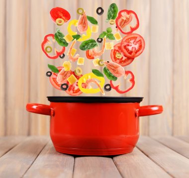 Tencerenin içine düşen maddeler