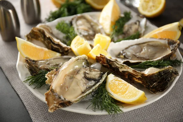 Tasty fresh oysters — Stock Photo, Image