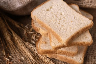 Lezzetli dilim beyaz ekmek