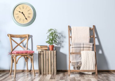 Merdiven üzerinde sıcak İskoç şalılar