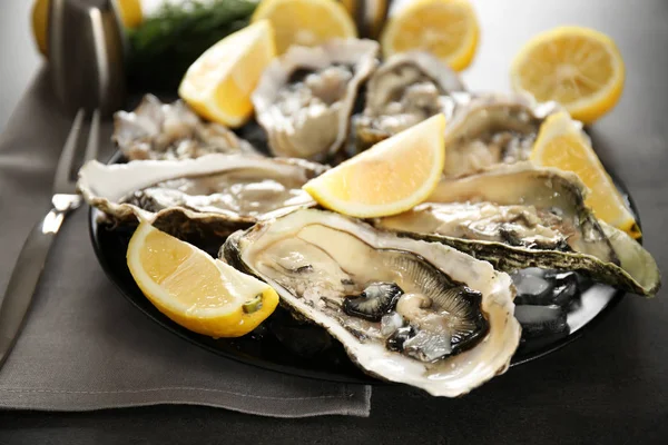 Tasty fresh oysters — Stock Photo, Image