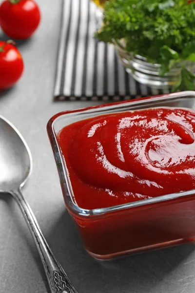 Delicious ketchup in bowl — Stock Photo, Image